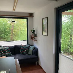 Tiny House Im Seecontainer Mit Parkplatz, Glasfaser, Netflix, Veranda Und Gehobener Ausstattung Coburg